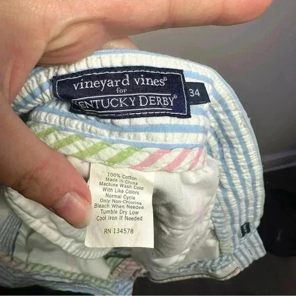 Vineyard Vines Men's 'Kentucky Derby' Multicolor Striped Breaker Shorts; Size 34 - Picture 6 of 7